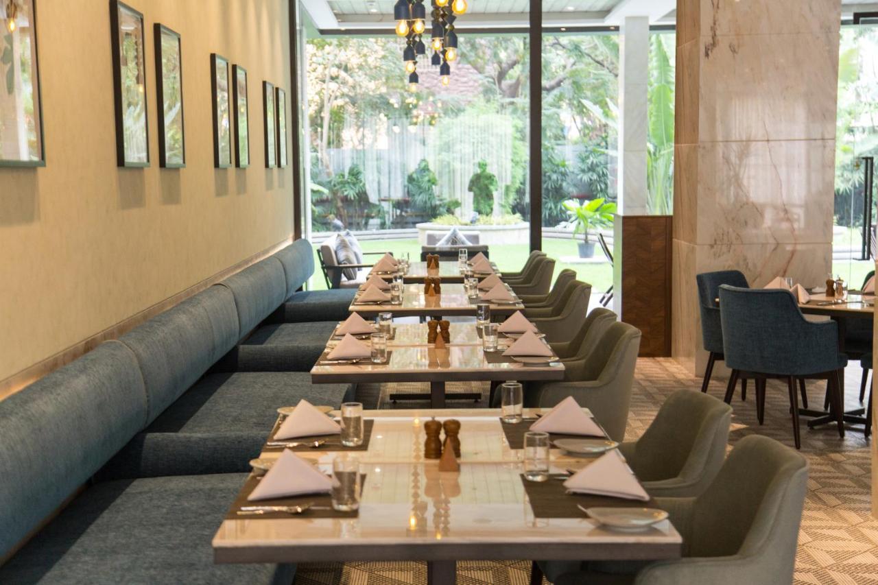 Hotel Radisson Blu Mumbai International Airport Exterior foto The restaurant
