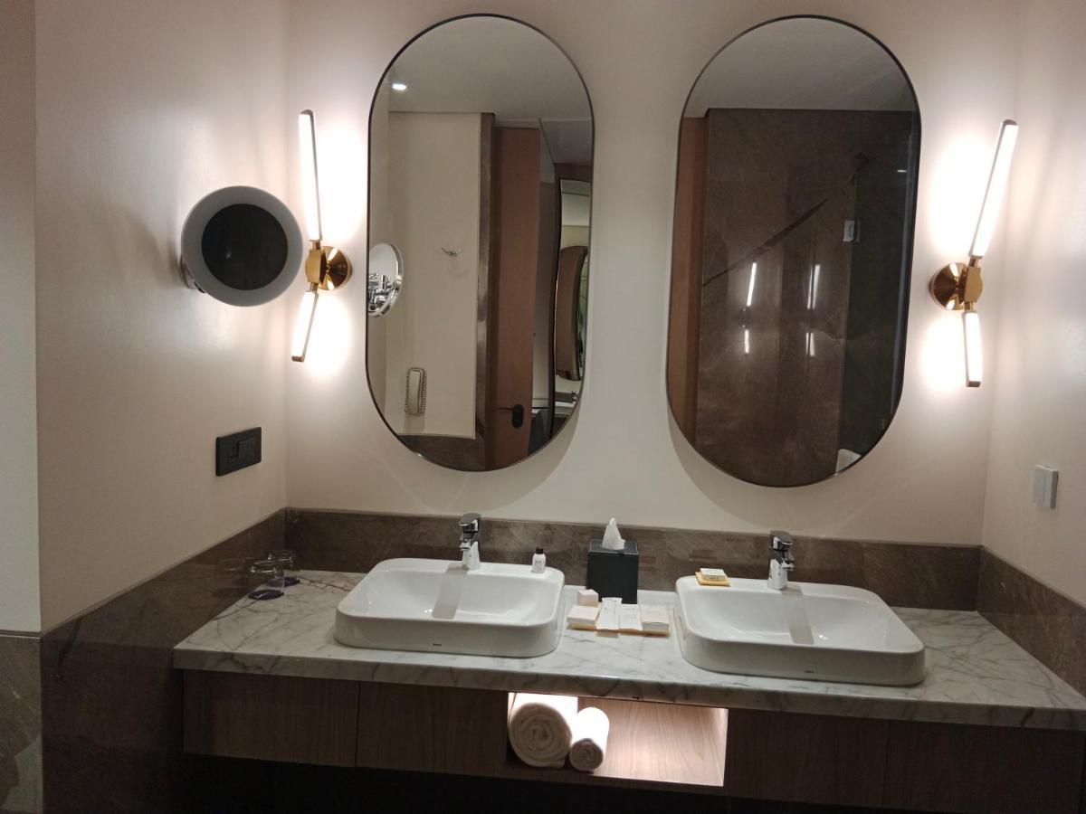 Hotel Radisson Blu Mumbai International Airport Exterior foto