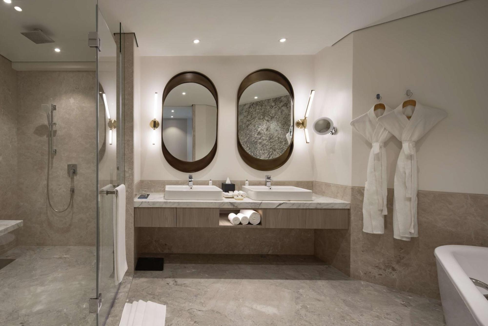 Hotel Radisson Blu Mumbai International Airport Exterior foto Bathroom