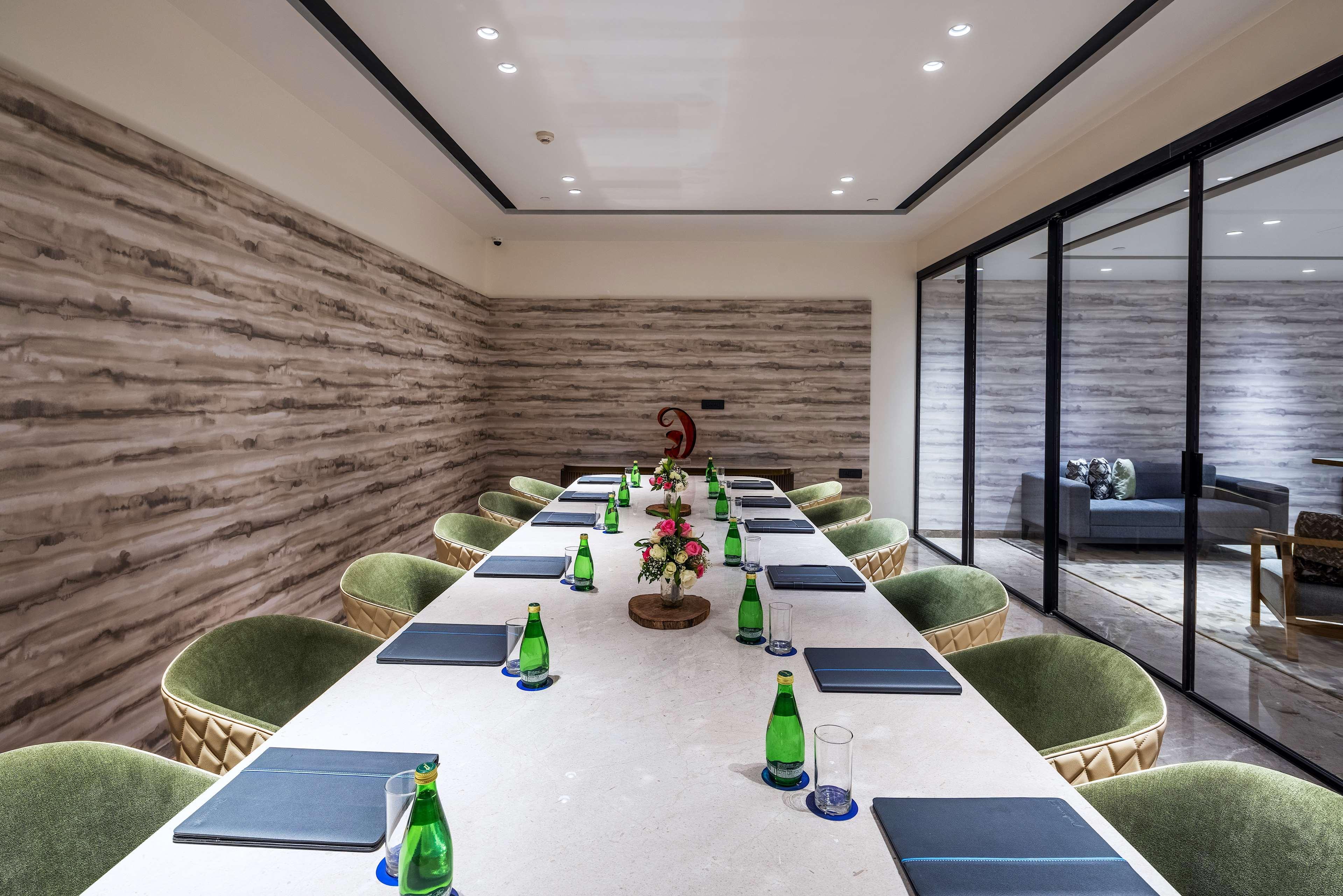 Hotel Radisson Blu Mumbai International Airport Exterior foto Meeting room at the hotel